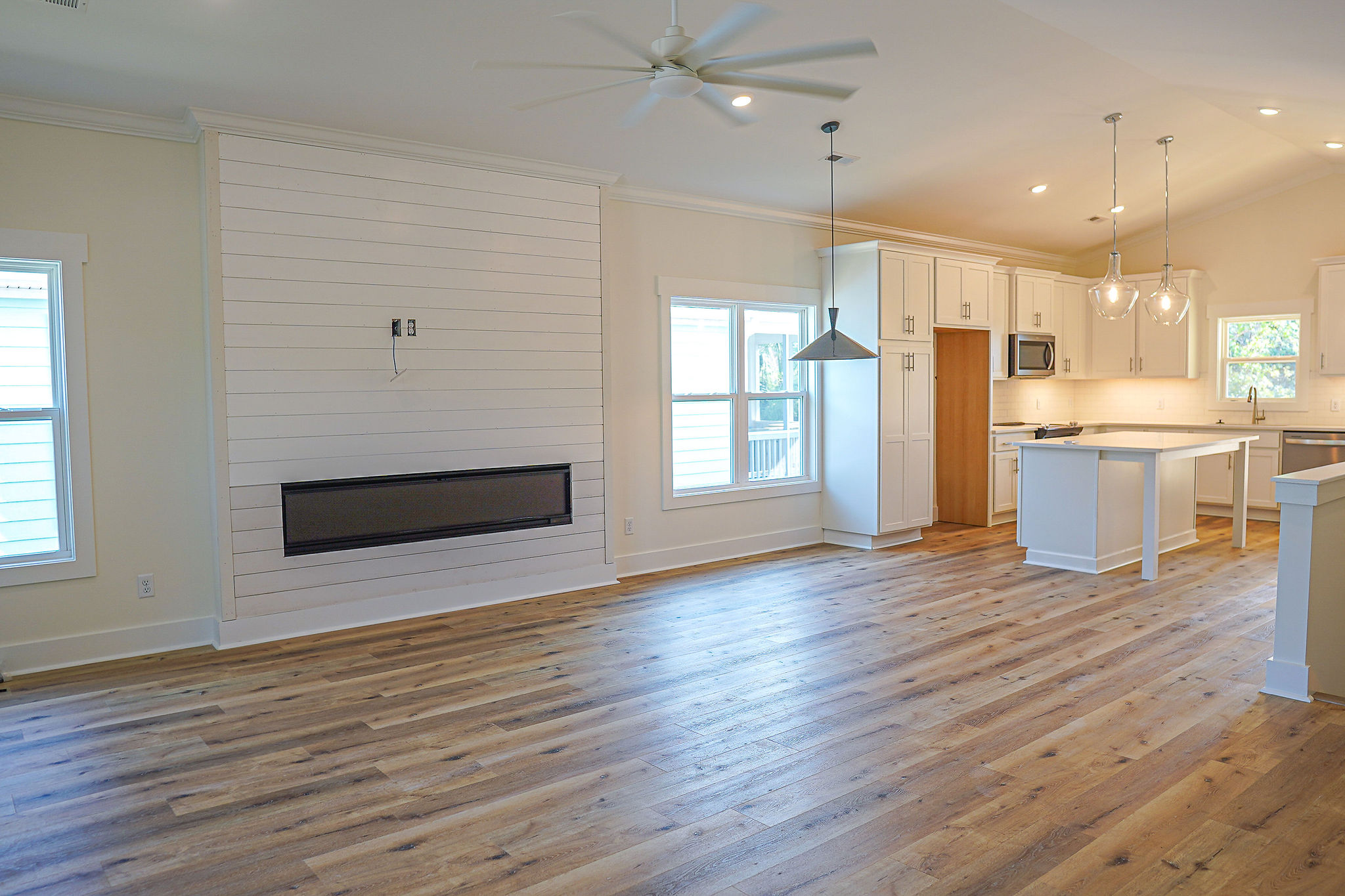 921 Whitecaps Lane