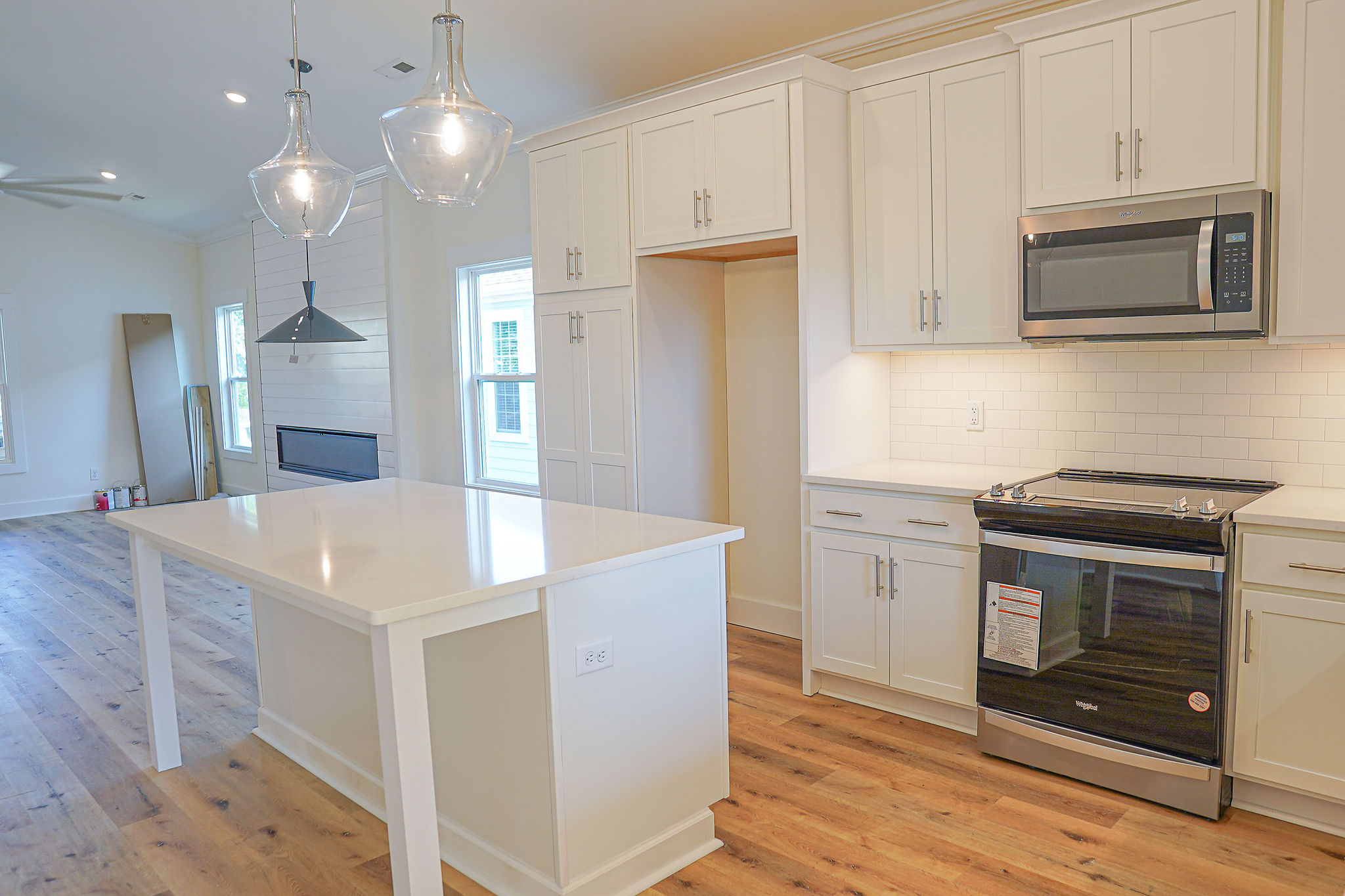 921 Whitecaps Lane