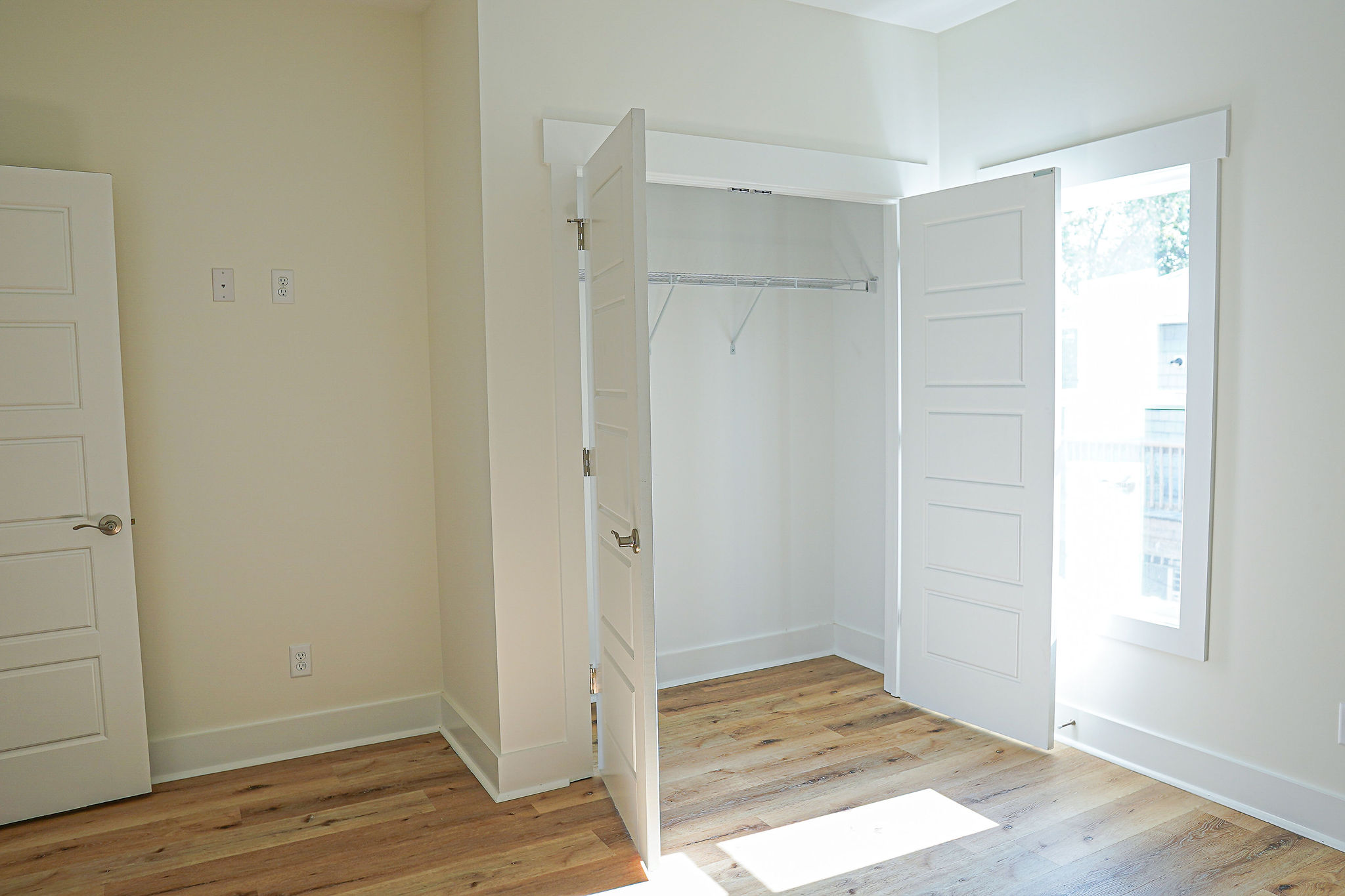 921 Whitecaps Lane