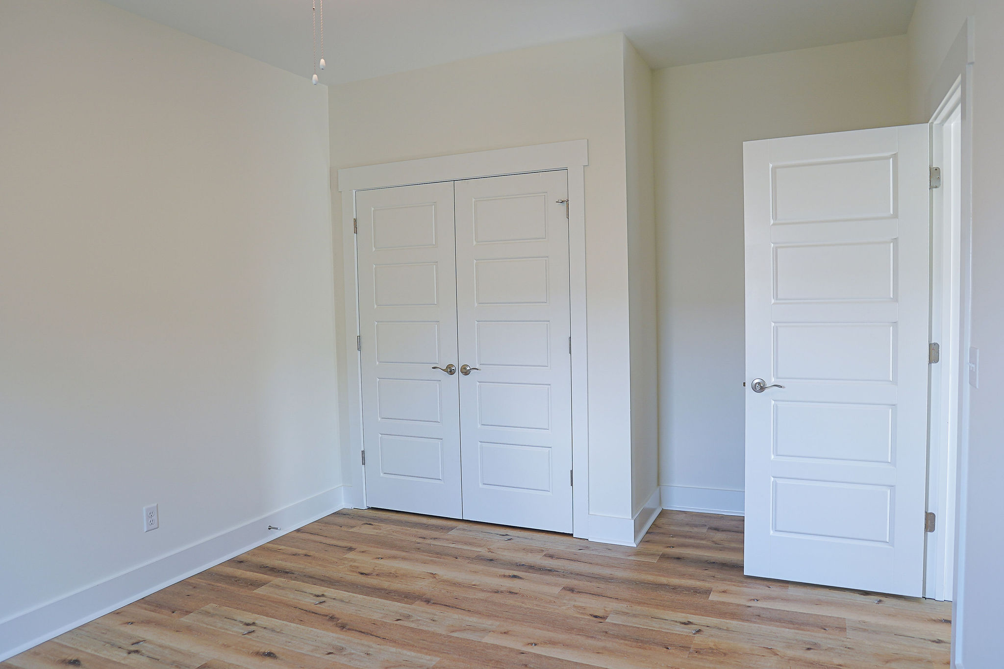 921 Whitecaps Lane
