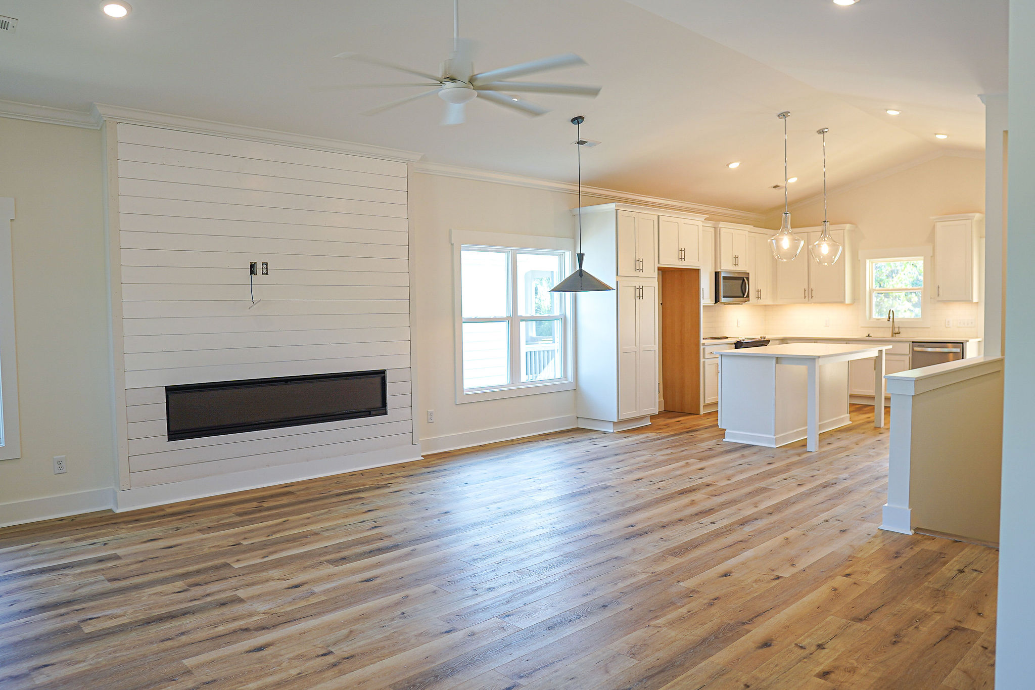921 Whitecaps Lane